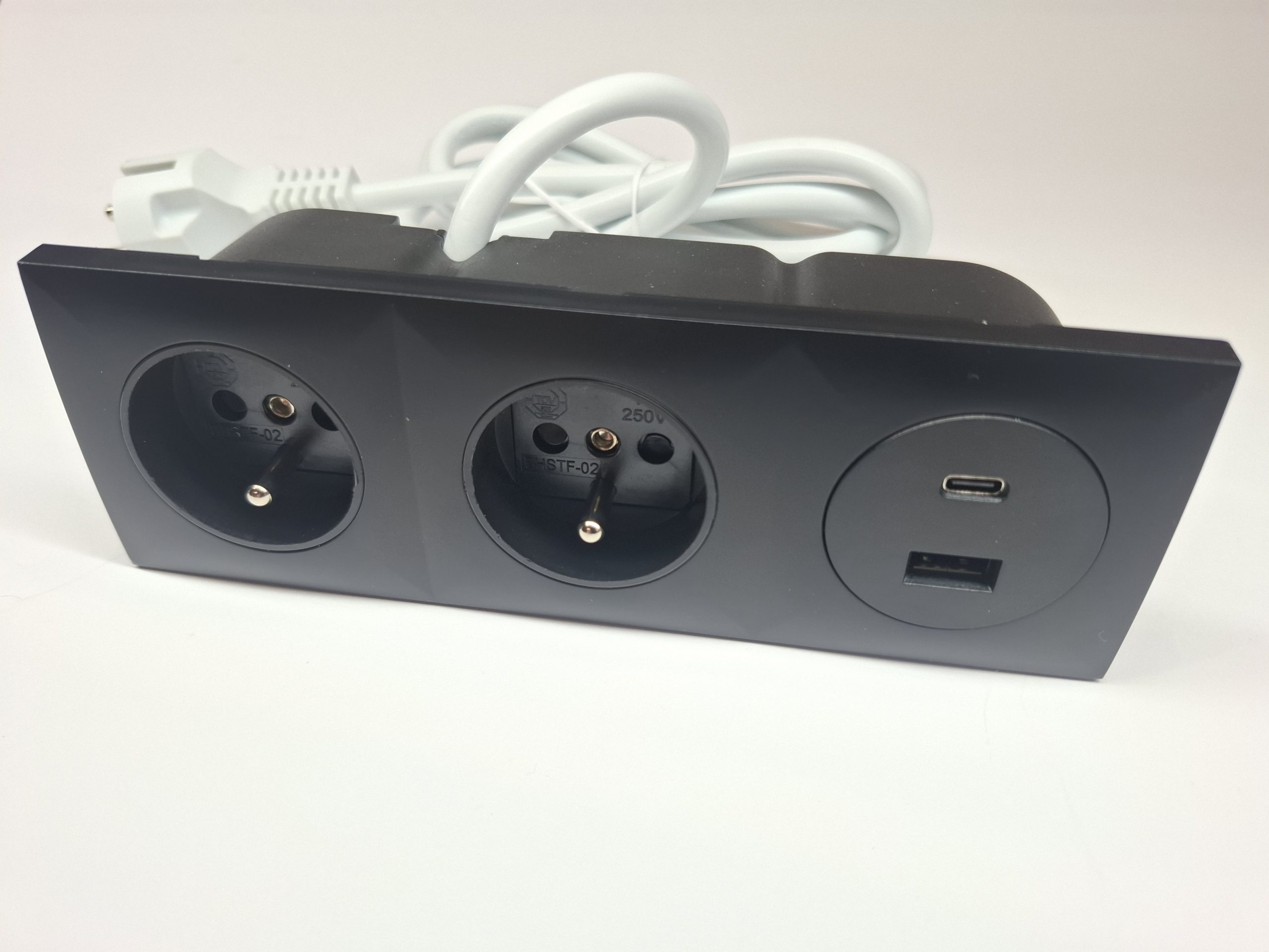 Gniazdo wpuszczane potrójne (3x230V lub 2x230V + 2 USB) - obrazek 2