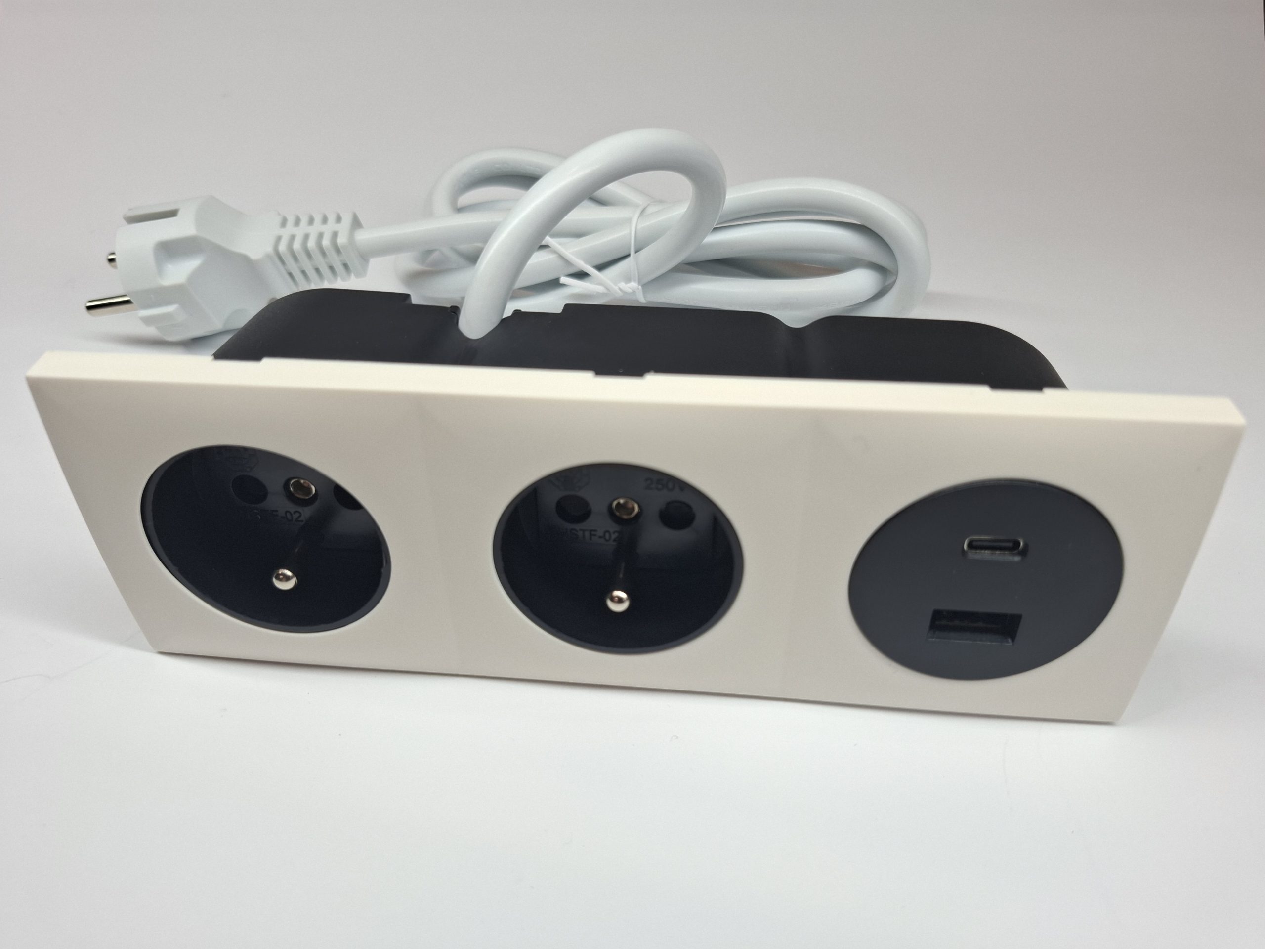 Gniazdo wpuszczane potrójne (3x230V lub 2x230V + 2 USB) - obrazek 3