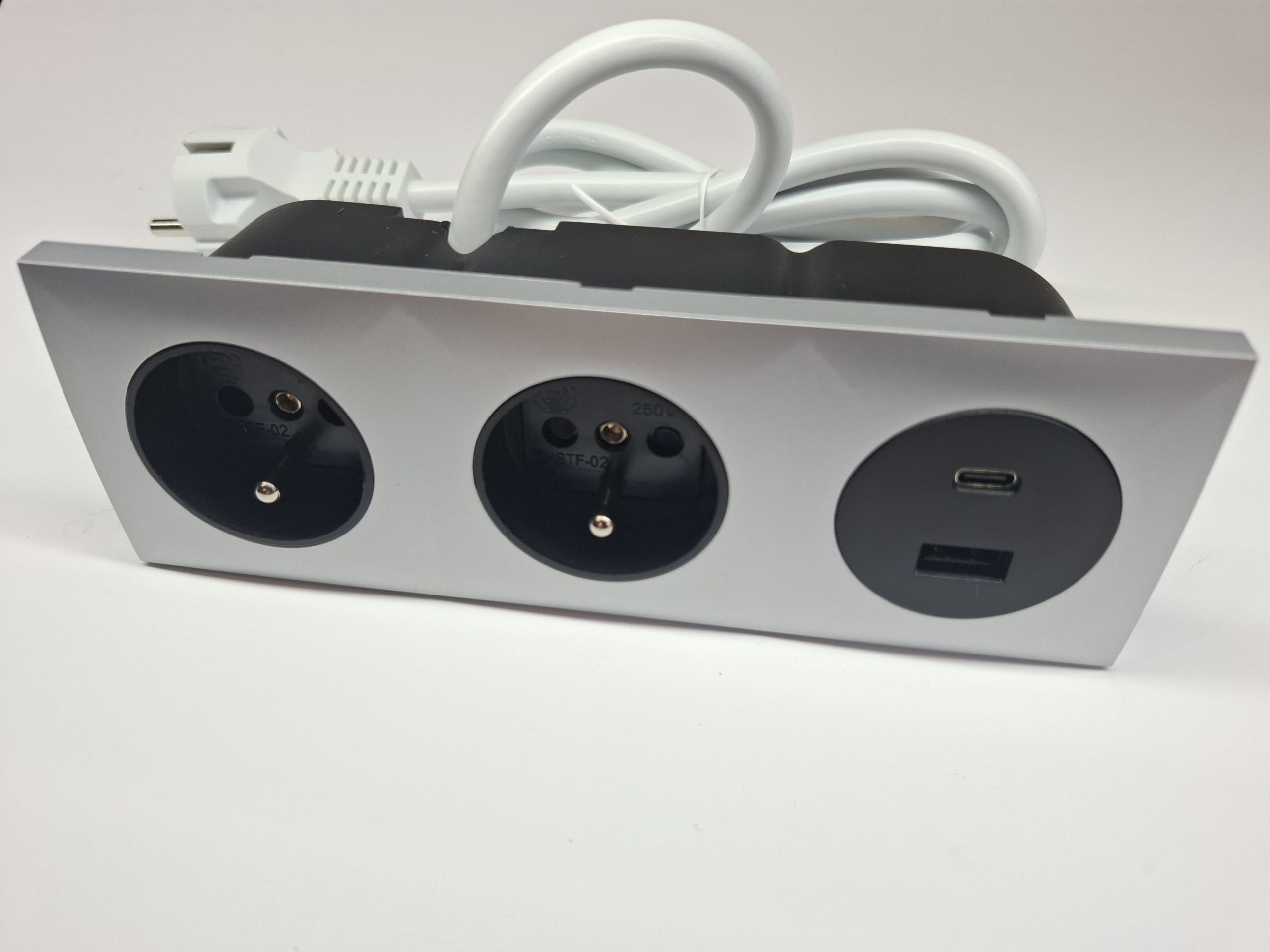 Gniazdo wpuszczane potrójne (3x230V lub 2x230V + 2 USB) - obrazek 6