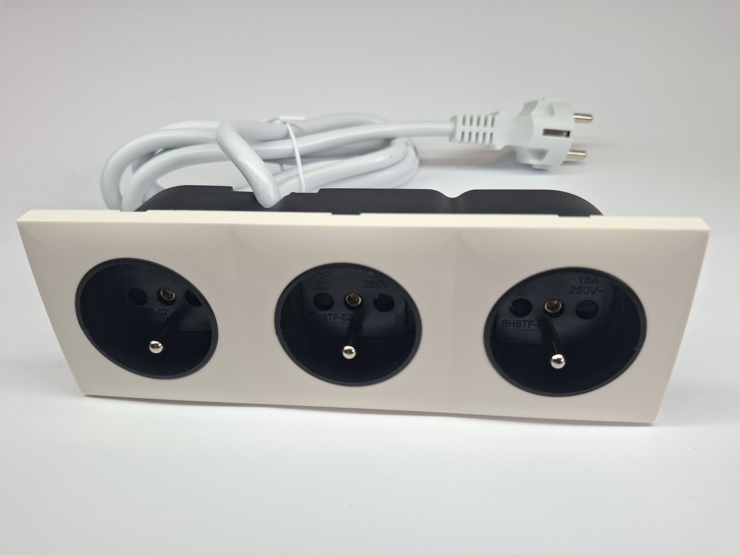 Gniazdo wpuszczane potrójne (3x230V lub 2x230V + 2 USB) - obrazek 9